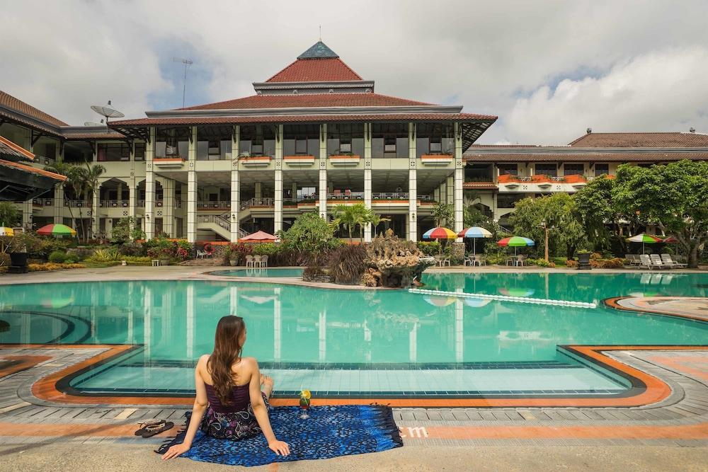 Royal Hotel And Villa Batu Бату Экстерьер фото