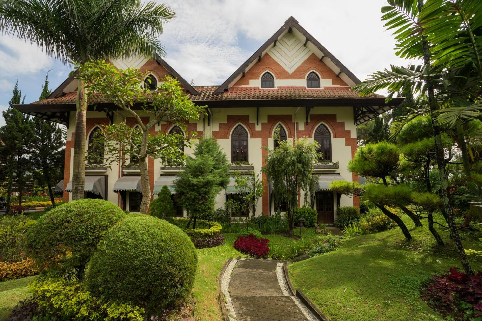 Royal Hotel And Villa Batu Бату Экстерьер фото