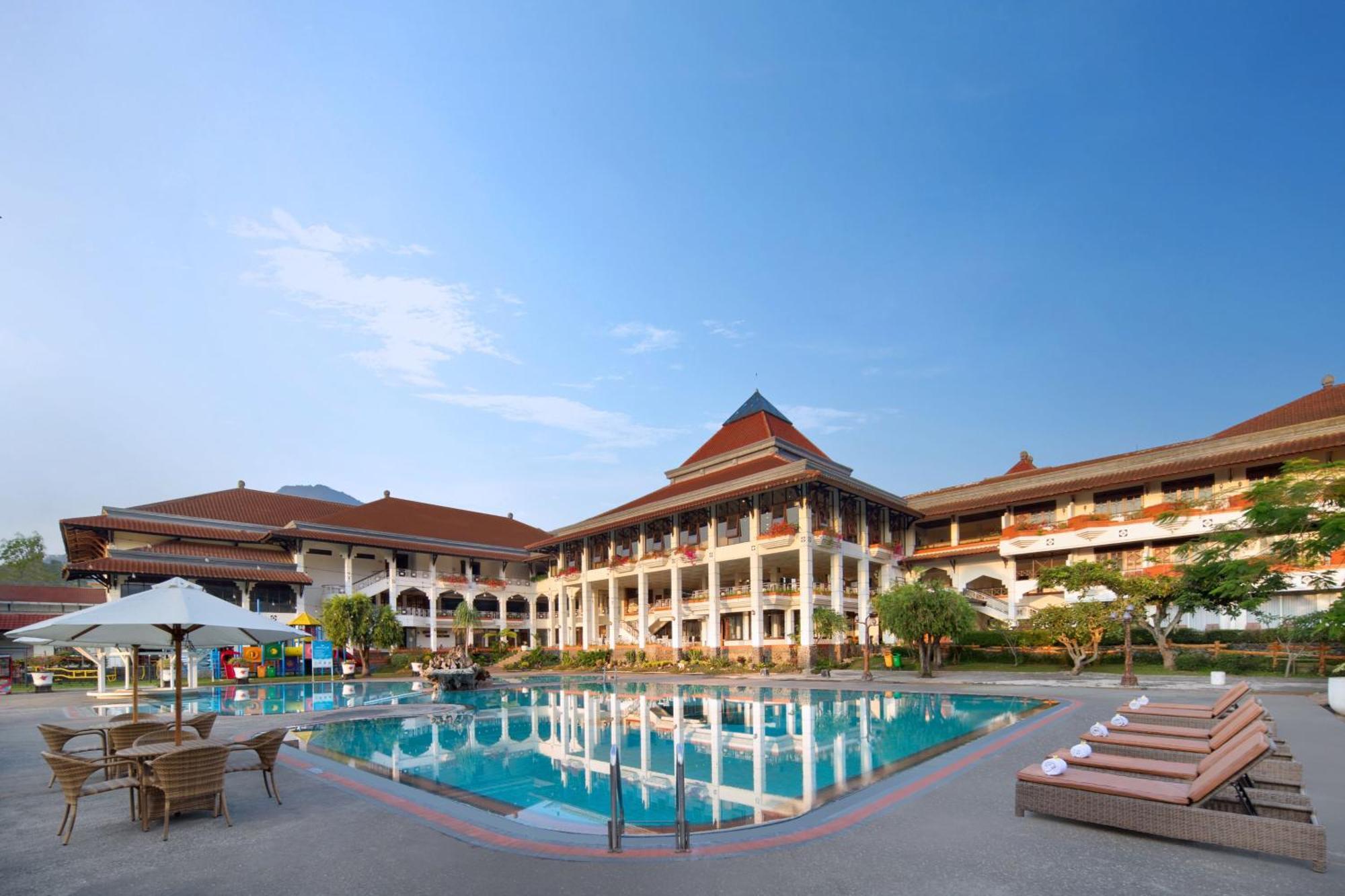 Royal Hotel And Villa Batu Бату Экстерьер фото