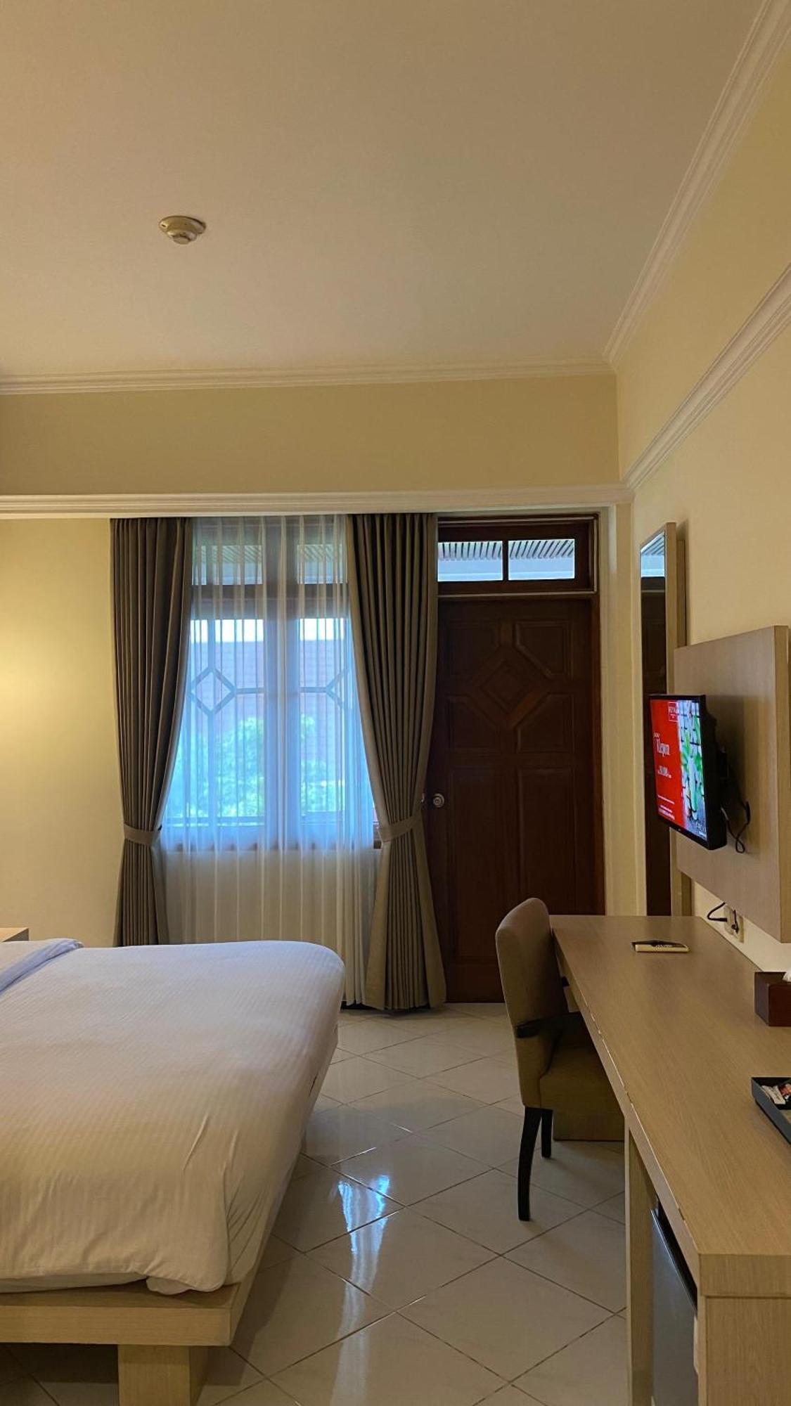 Royal Hotel And Villa Batu Бату Экстерьер фото