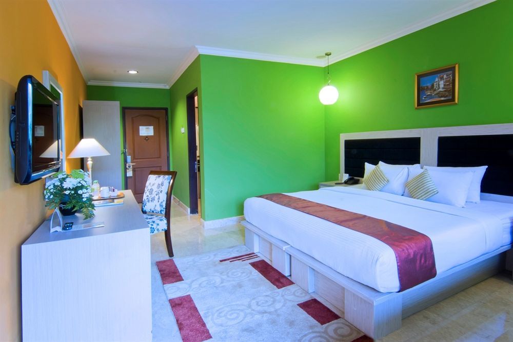 Royal Hotel And Villa Batu Бату Экстерьер фото