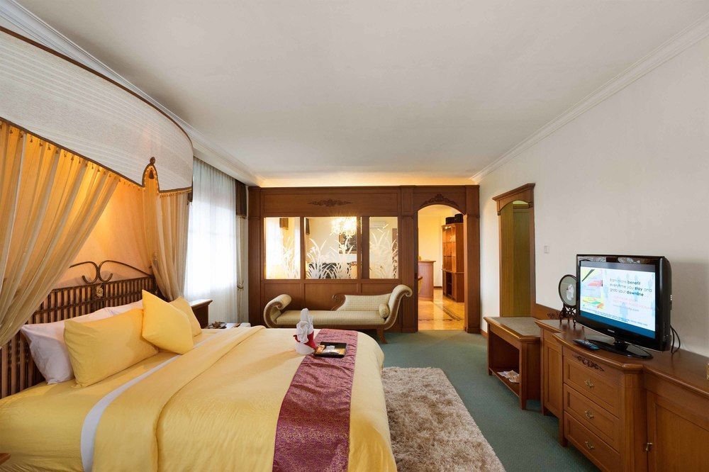 Royal Hotel And Villa Batu Бату Экстерьер фото