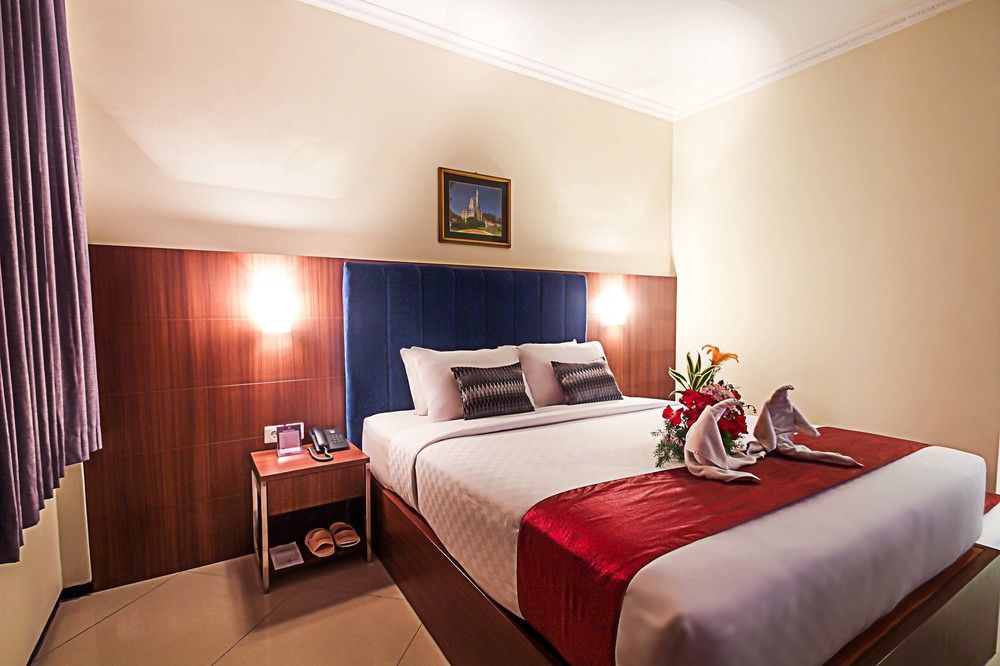 Royal Hotel And Villa Batu Бату Экстерьер фото
