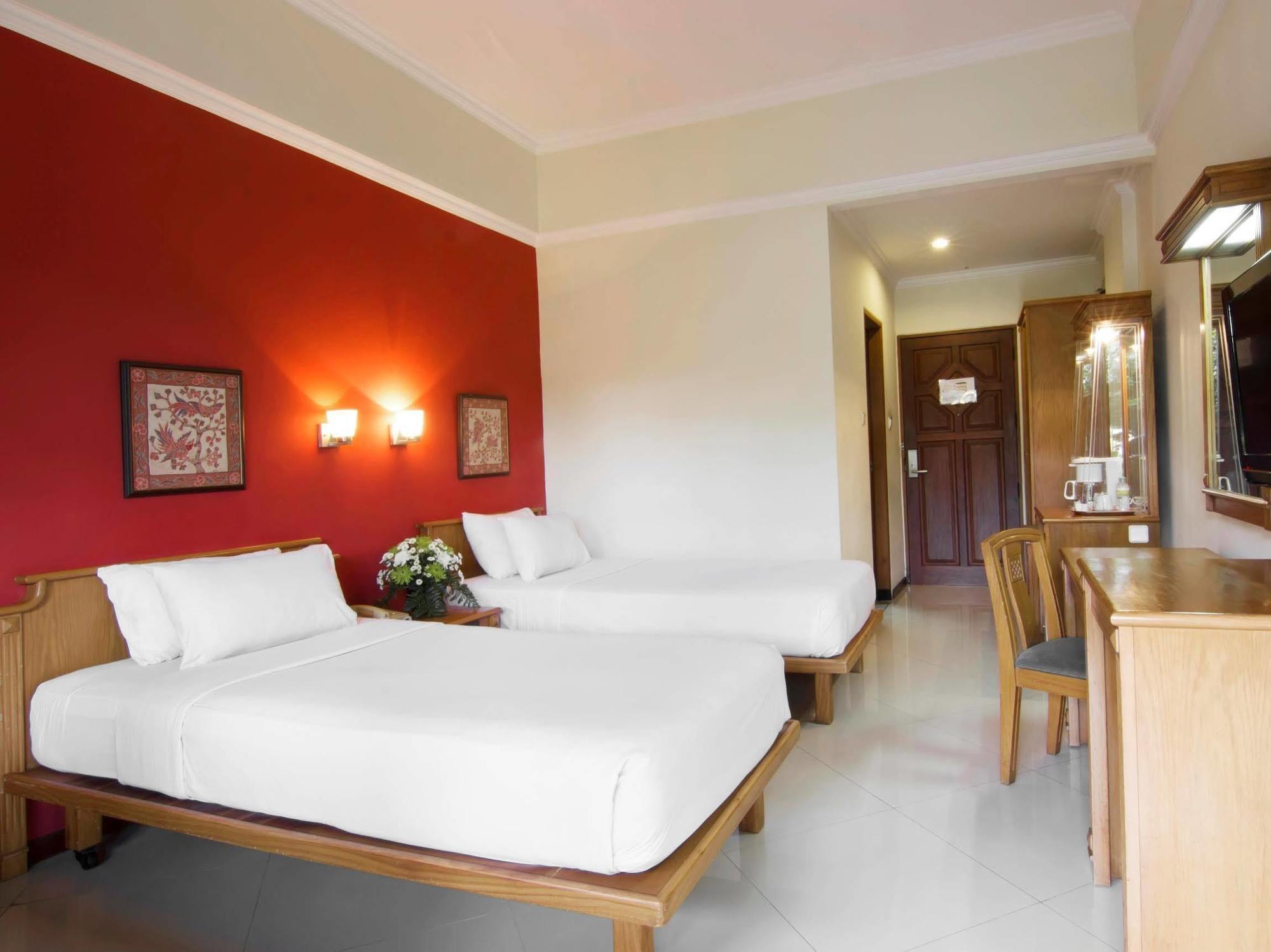 Royal Hotel And Villa Batu Бату Экстерьер фото