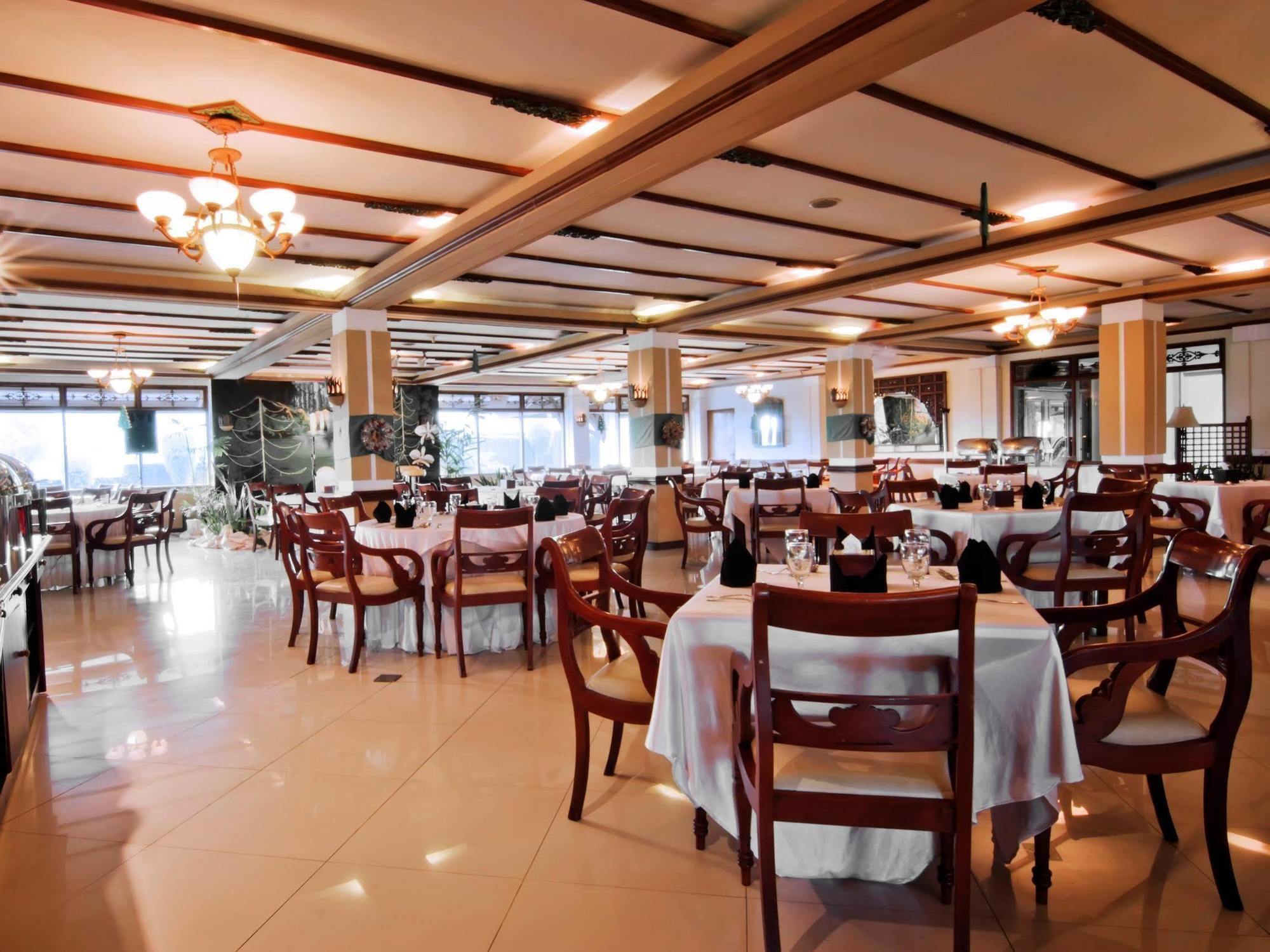 Royal Hotel And Villa Batu Бату Экстерьер фото